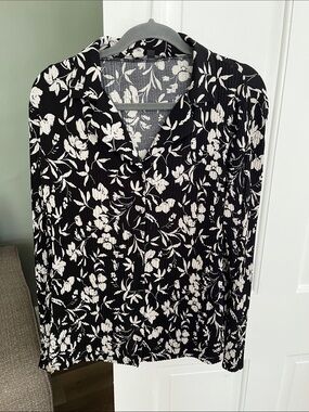 Adrianna Papell size L Blouse black white floral long sleeve knit
